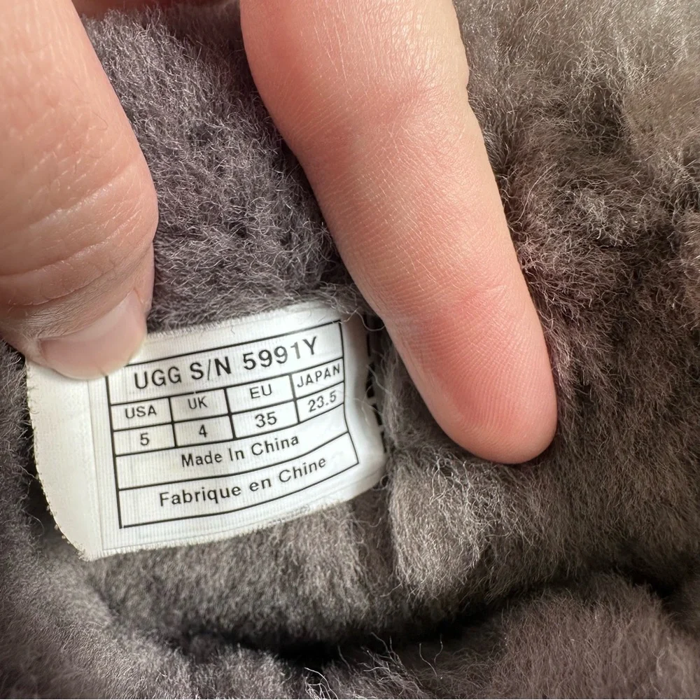 Ugg | Gray Bailey Button Boots Big Kids Style 5991Y | Size 5
